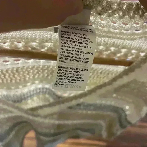 Chico’s Neutral & Gold Stripe Open-Weave V-Neck Tunic Size Small - Picture 9 of 9